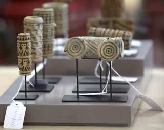 Pre-Colombian archaeological art displayed in Madrid The artefacts were put on temporary display at Madrid's Museum of America